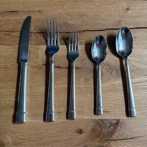 Vera Wang Wedgewood Silverware Set 18/10